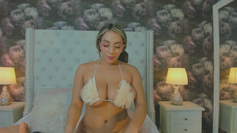 sarareynoldsX's Streamate show and profile