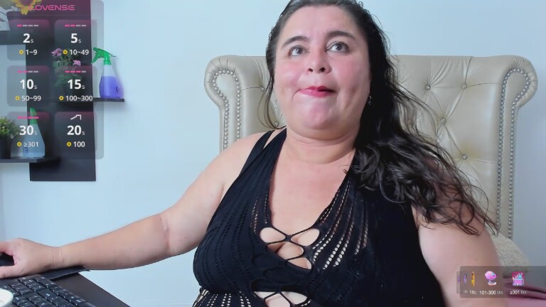 AngieMature's Streamate show and profile