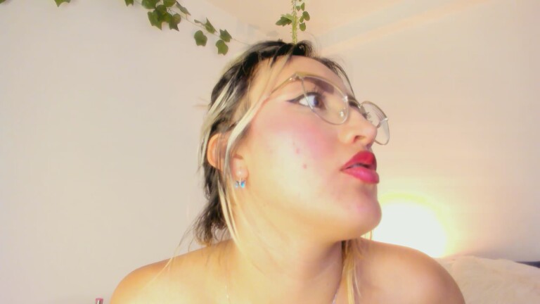 NaraSuarez's Streamate show and profile