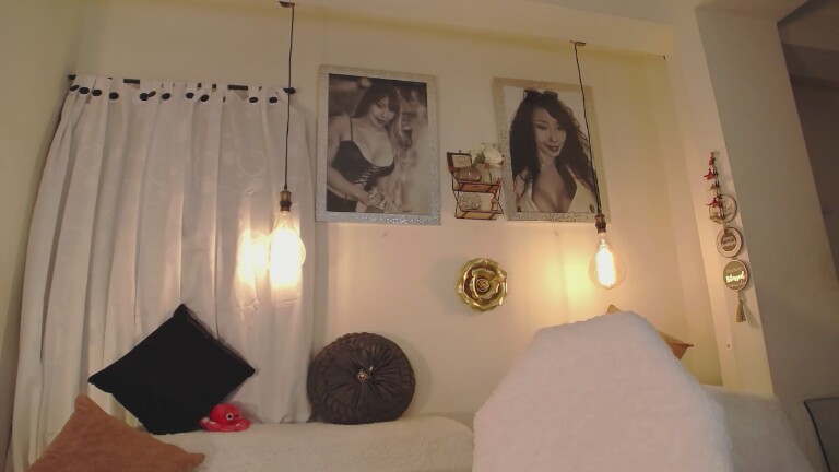 SelenaRossi's Streamate show and profile