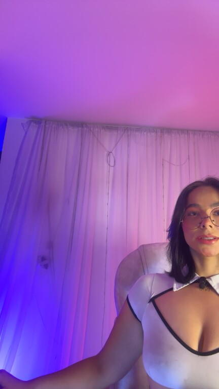 Imleana's Streamate show and profile