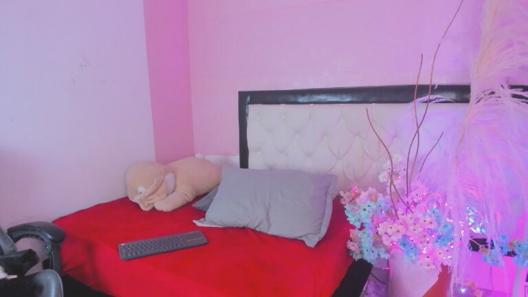 EmilyRoussee_s's Streamate show and profile