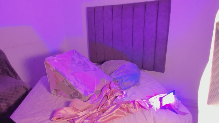 sarahbigboob's Streamate show and profile