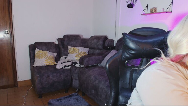 Emmy_Pierce's Streamate show and profile