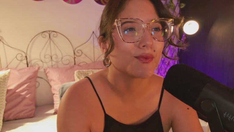 HaileyBunny_18's Streamate show and profile