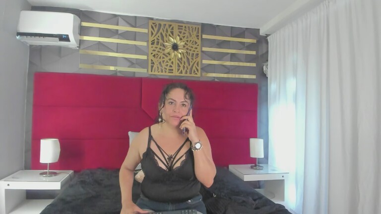 hannymilf's Streamate show and profile