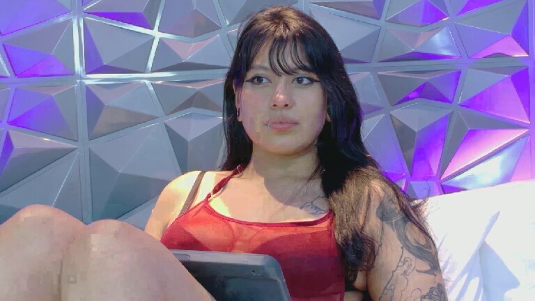 SukiChan's Streamate show and profile