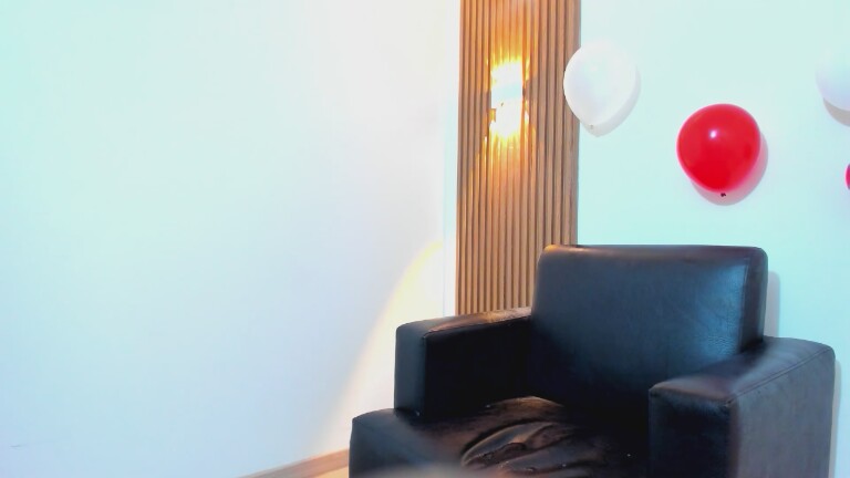 LuisaThompson's Streamate show and profile