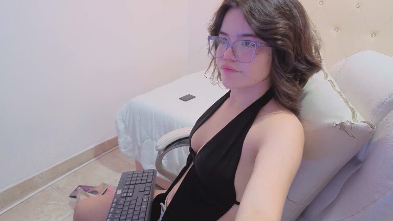 alexamiss18's Streamate show and profile