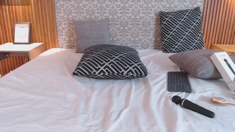 Charlotte_18's Streamate show and profile