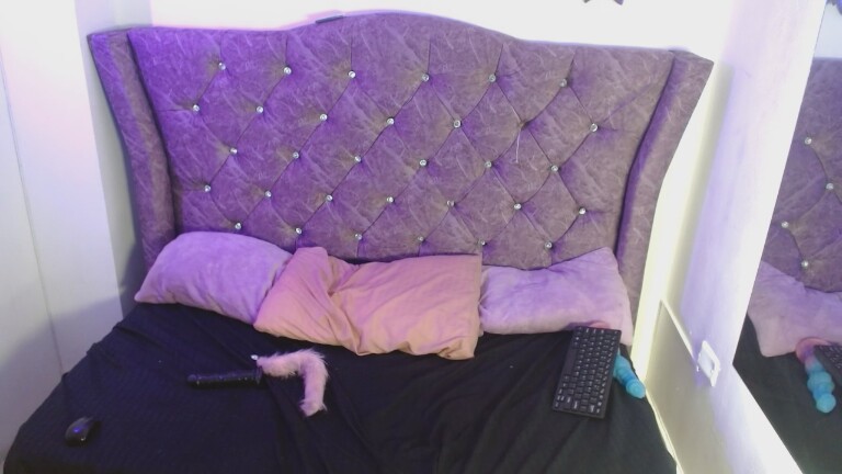 Nekone69's Streamate show and profile