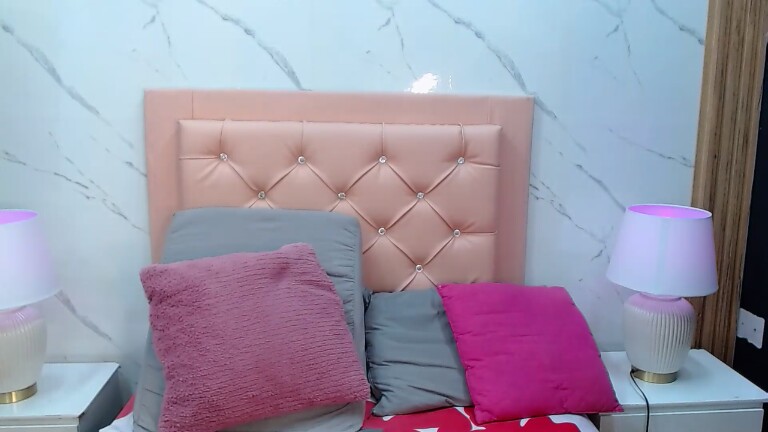 Mia_Thick's Streamate show and profile