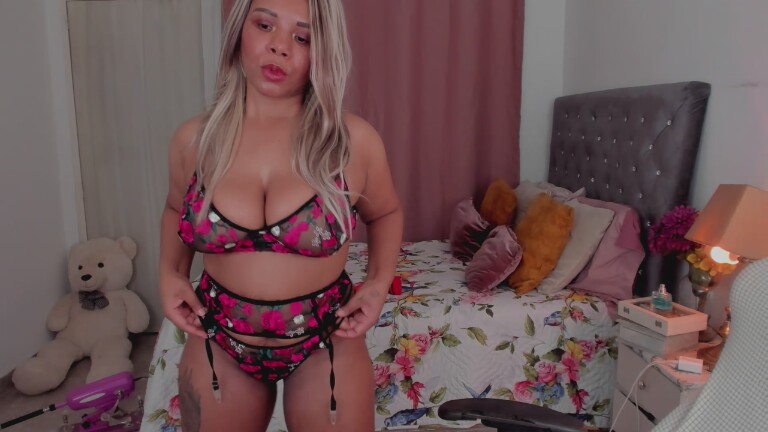 sofhylorenscum29's Streamate show and profile