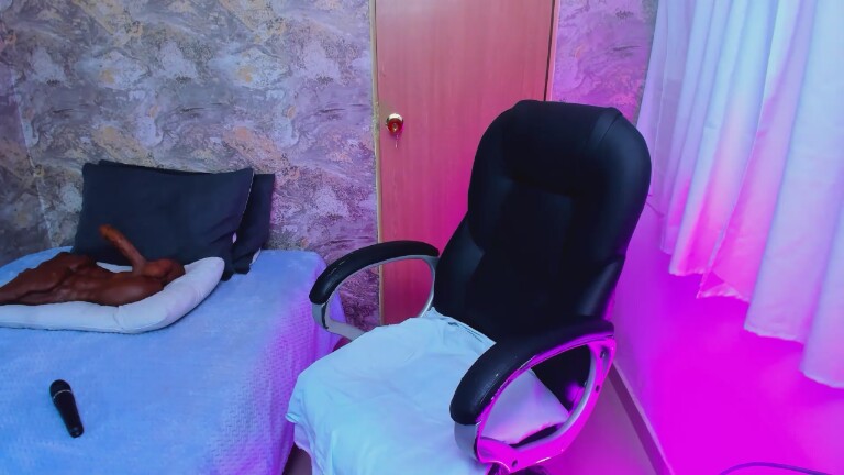 MatureePure's Streamate show and profile